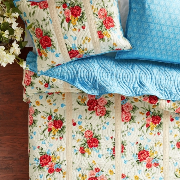 The Pioneer Woman Bedding The Pioneer Woman Sweet Rose Cotton And Polyester Quilt King Nwt